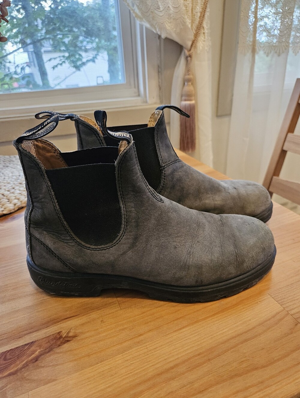 Blundstones Size 8.5Translates to men's size 9.5